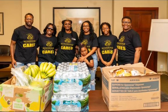 Sunshine volunteers serving together